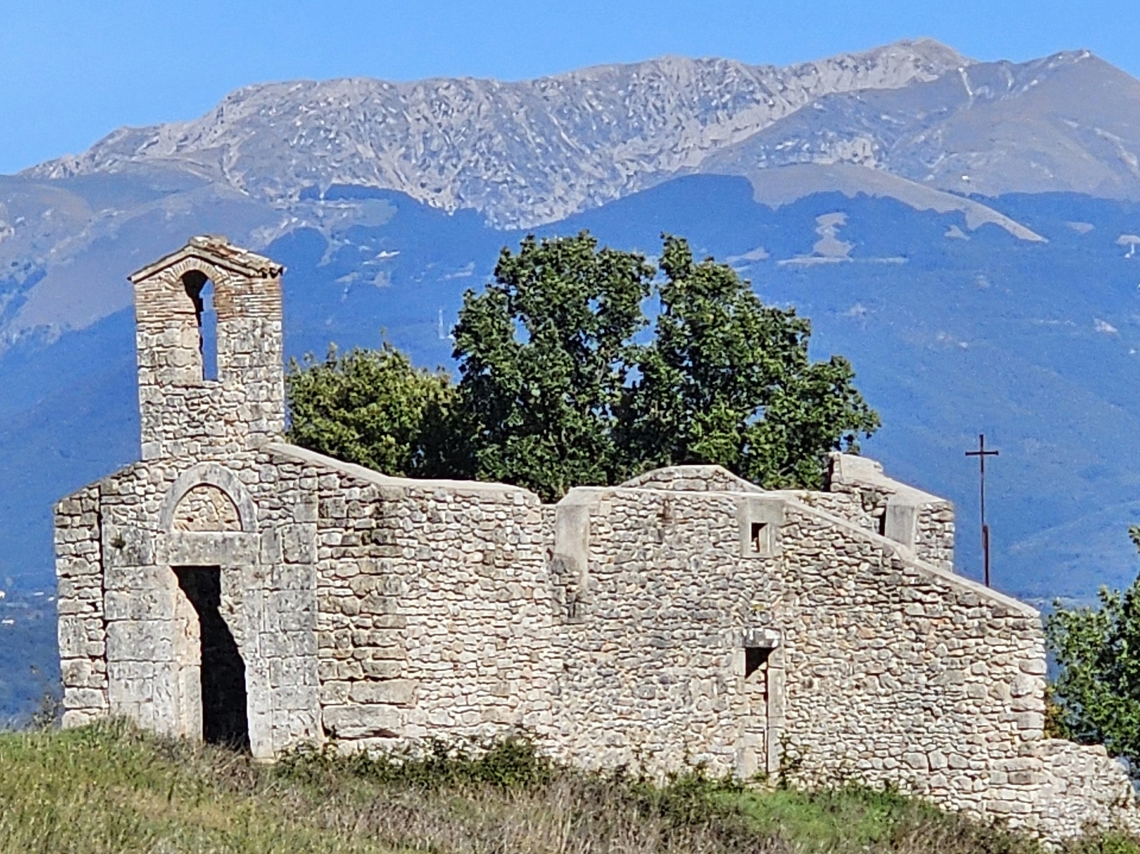 Kirchenruine am Franziskusweg